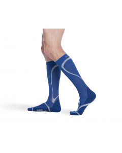 Sigvaris bas mollet High Tech 20-30mmHg Unisexe Large/Médium Bleu Acier Pointe Fermée, 1 Paire. Disponible sur prescription seulement en magasin.