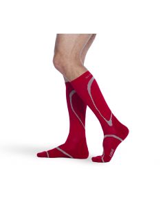 Sigvaris bas mollet High Tech 20-30mmHg Unisexe Petit/Médium Rouge Pointe Fermée, 1 Paire. Disponible sur prescription seulement en magasin.