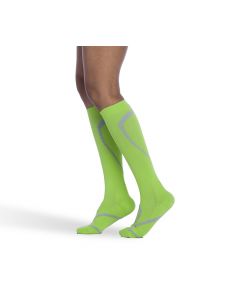 Sigvaris bas mollet High Tech 20-30mmHg Unisexe Large/Médium Lime Pointe Fermée, 1 Paire. Disponible sur prescription seulement en magasin.