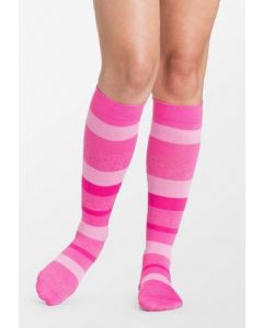 Sigvaris bas mollet Microfibre À Motifs 20-30mmHg Femme Large/Court Argyle Rose Pointe Fermée, 1 Paire. Disponible sur prescription seulement en magasin.